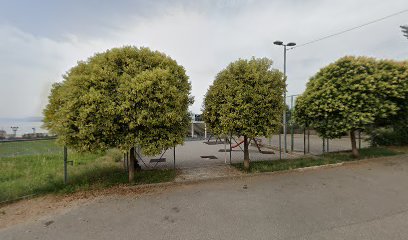 Igralište s ljuljačkom,toboganima i klackalicom