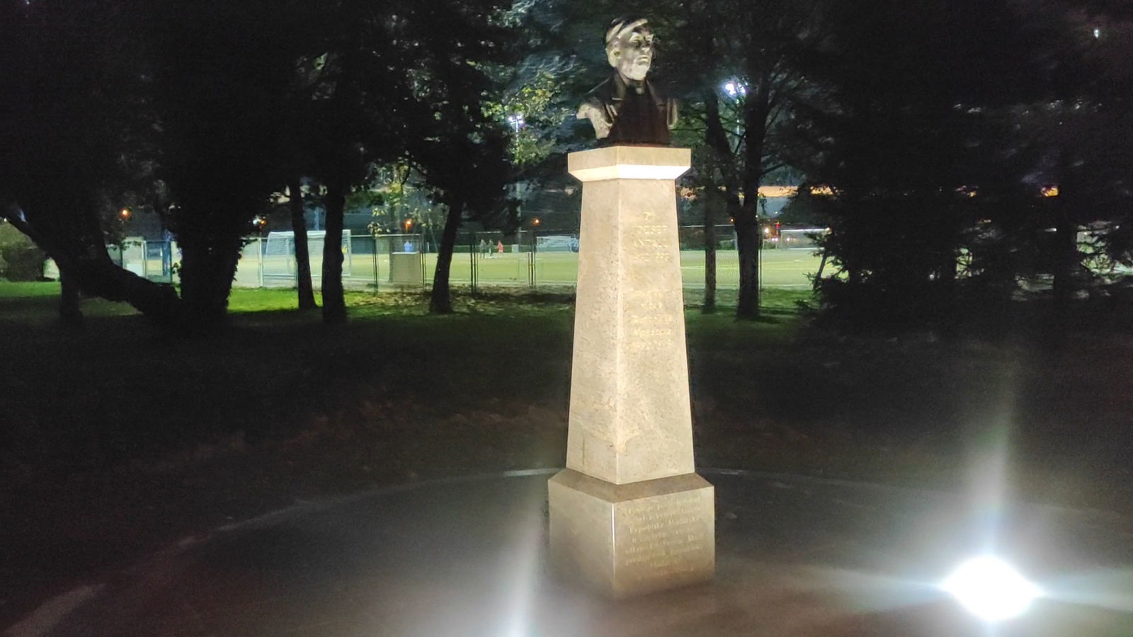 Spomenik Jozsefu Antallu