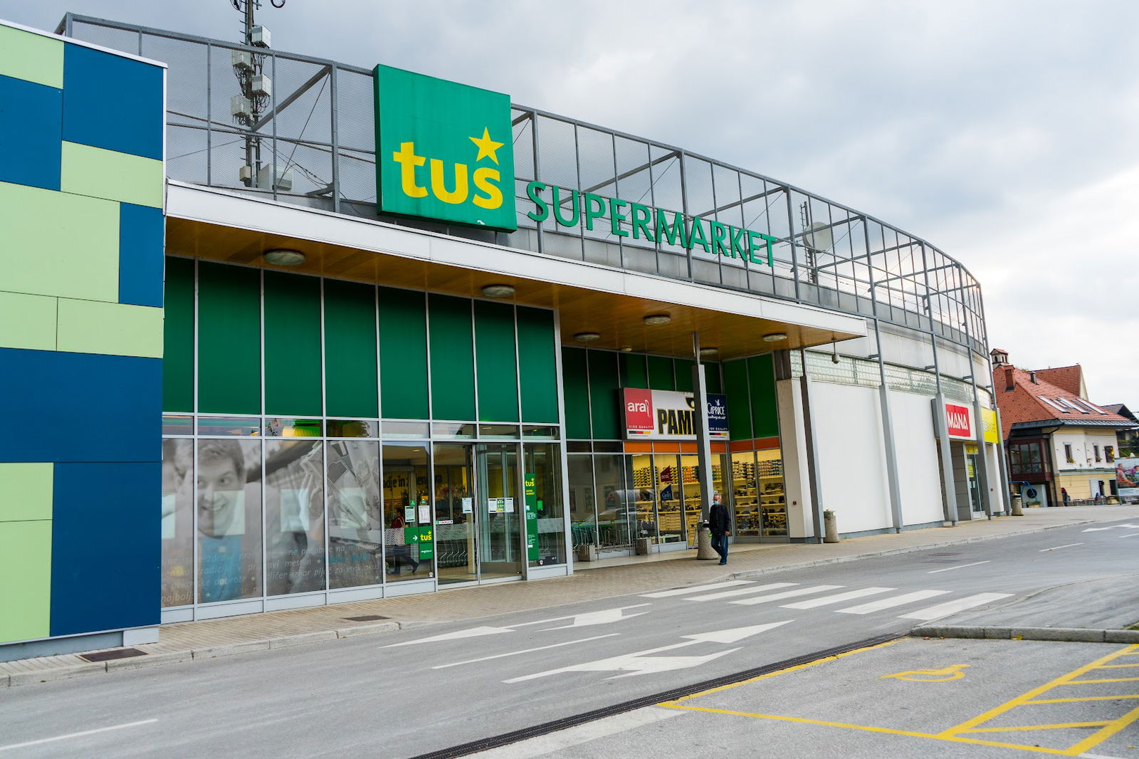 Tuš supermarket Logatec