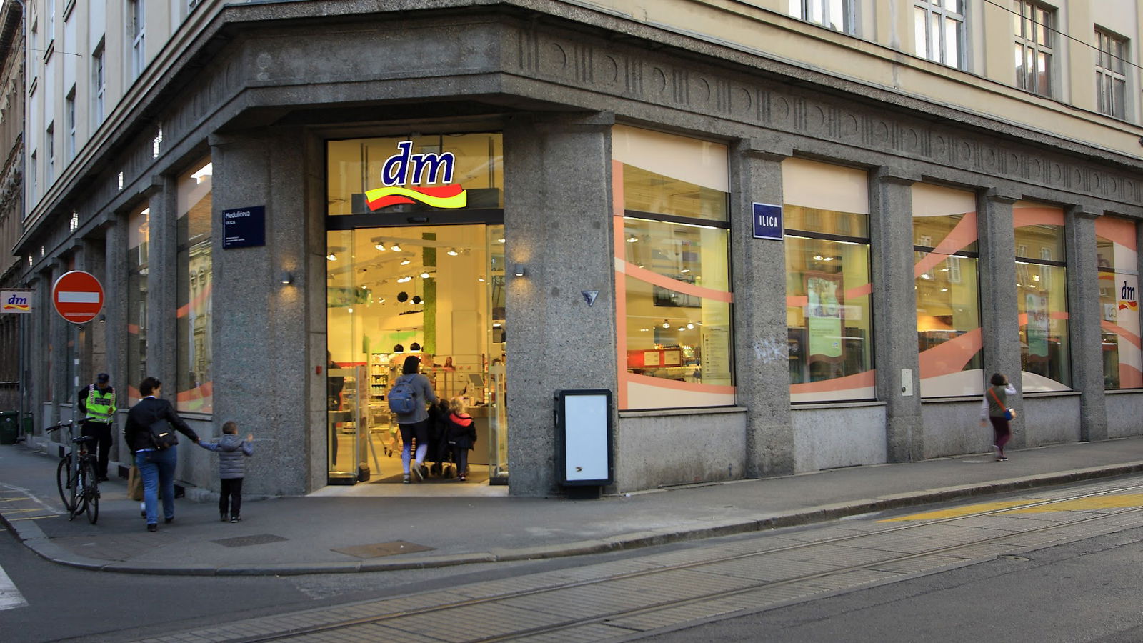 DM - drogerie markt