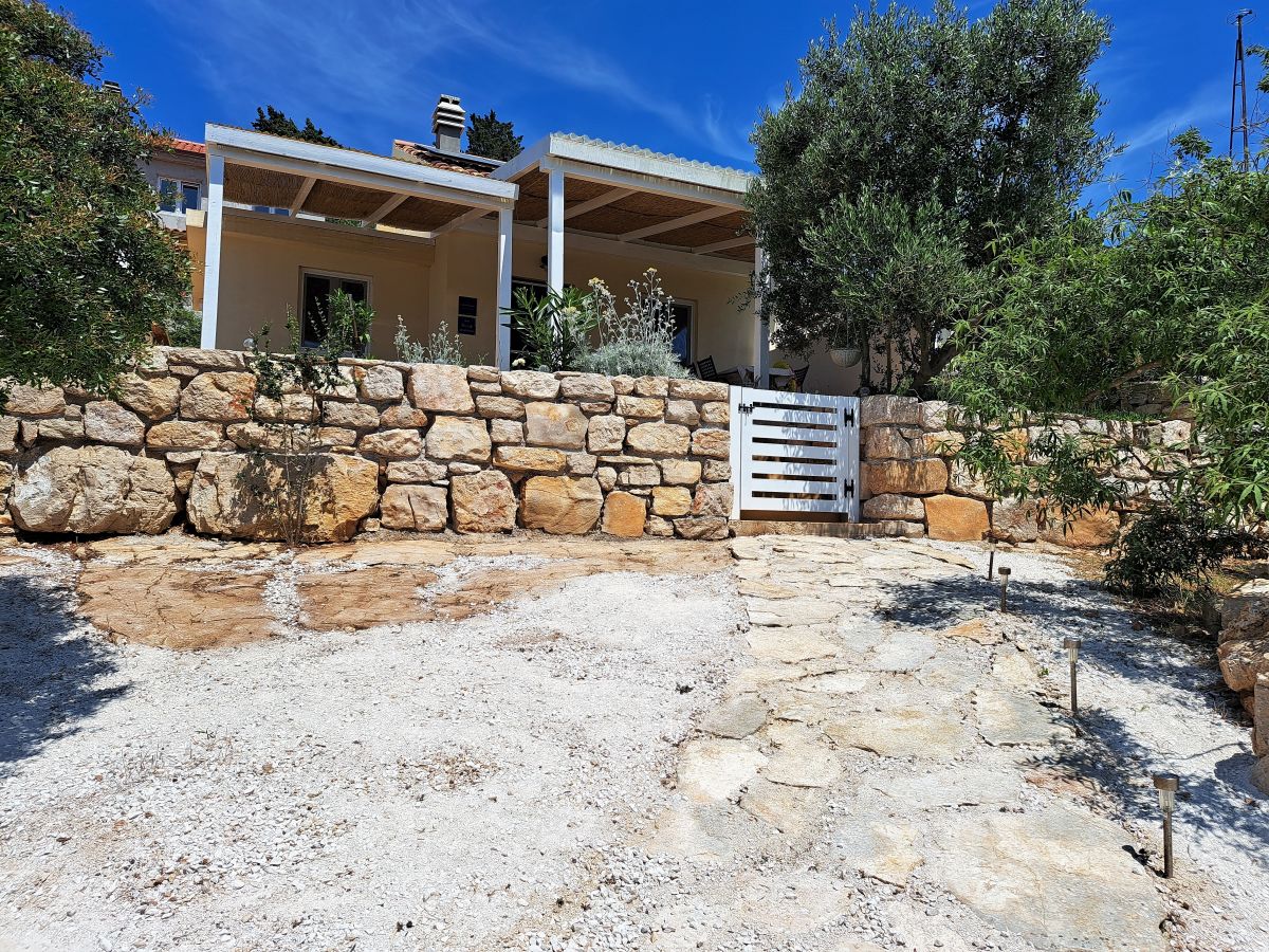 House 4 rent - Little White Port