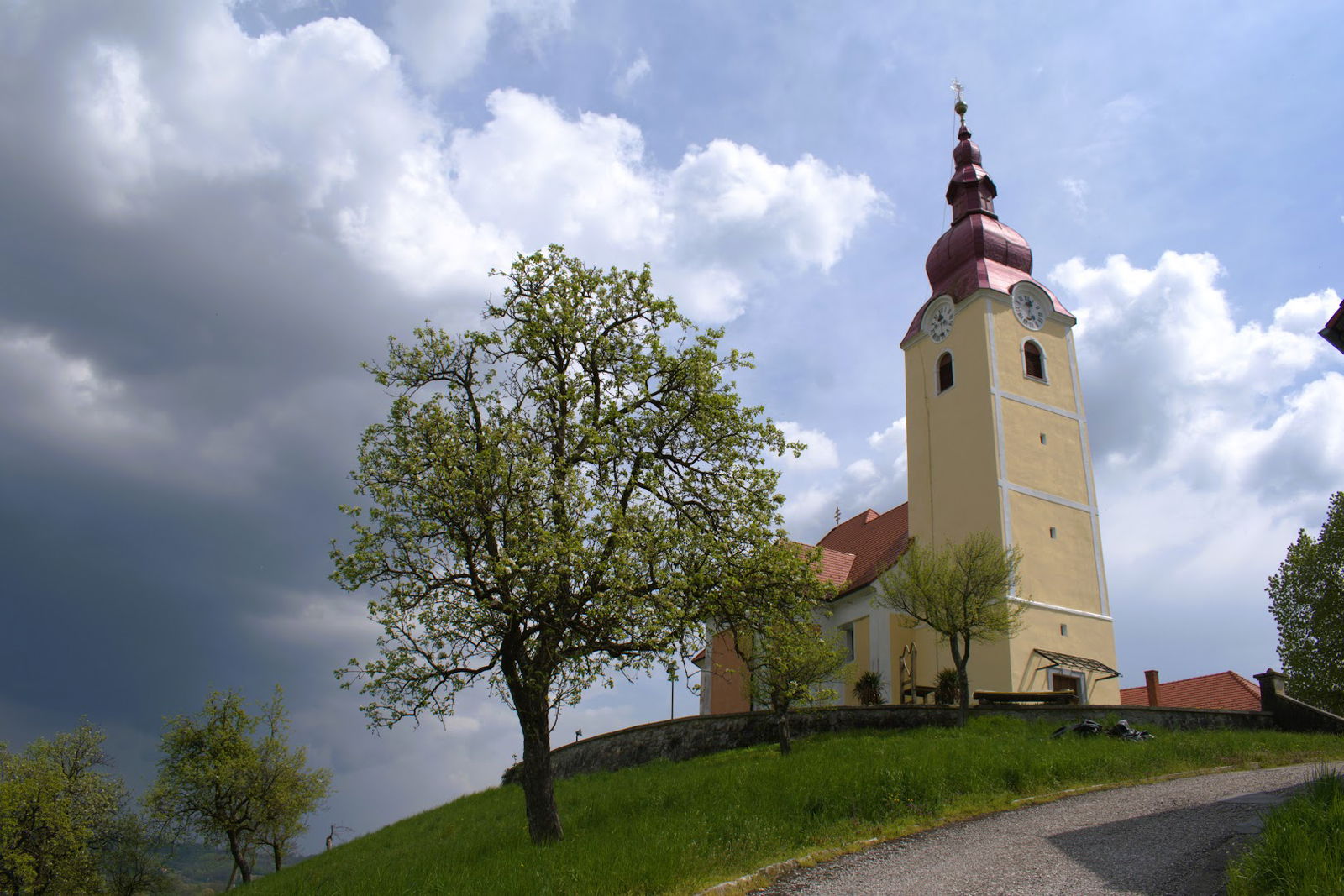 Župnijska cerkev sv. Lovrenca