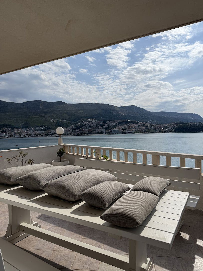 Clean&Shine, obrt za čišćenje i najam aparata za dubinsko čišćenje tapeciranog namještaja