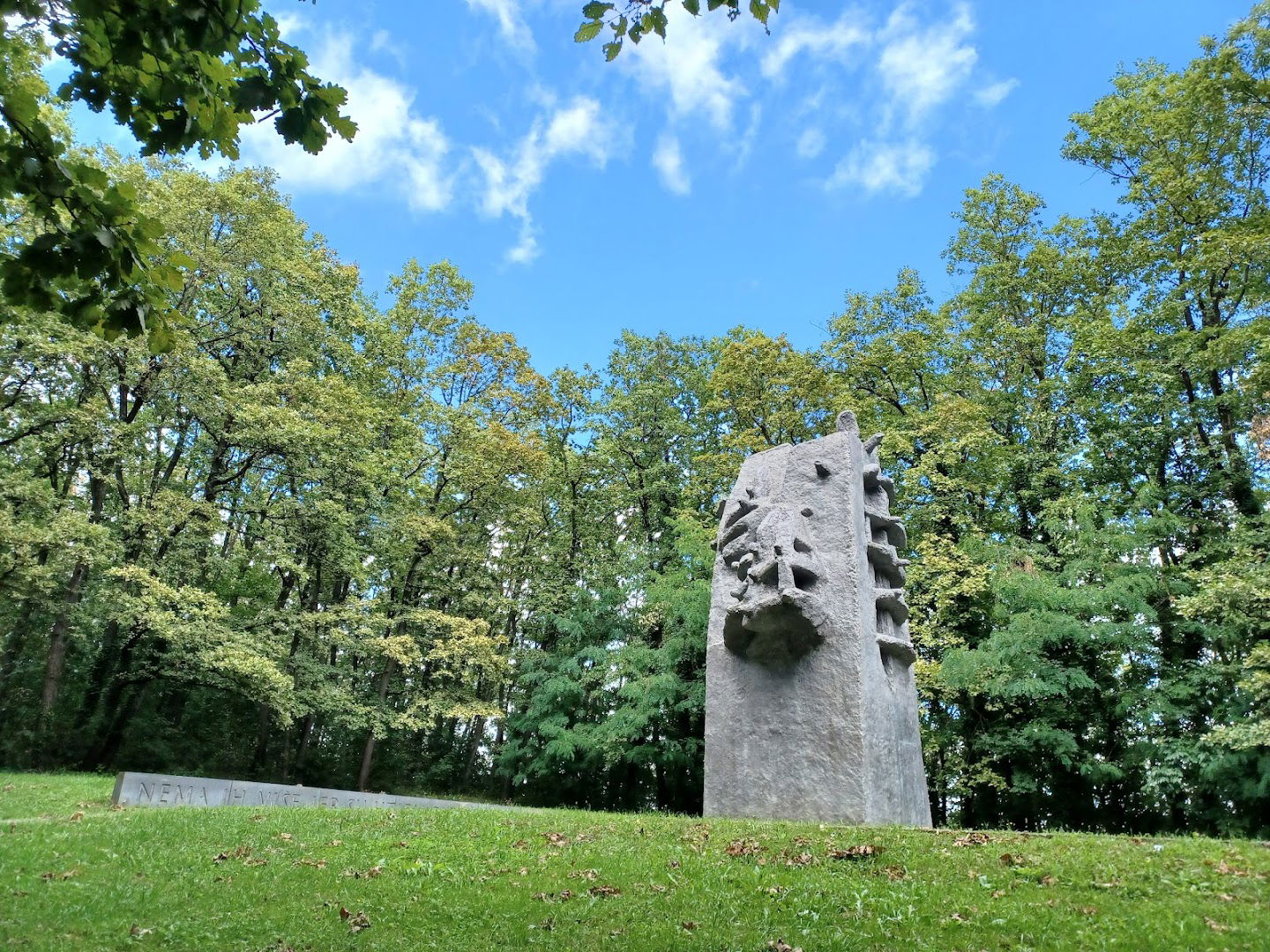 Spomenik Zagrepčanima palima za slobodu, autor akademski kipar Branko Ružić