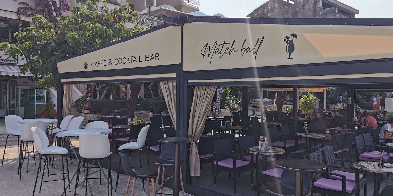 Caffe & Cocktail Bar Match Ball