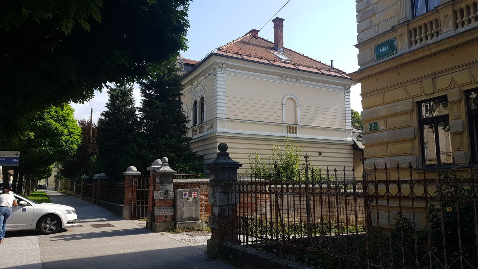 Rimokatoliški samostan Misionske Družbe-Lazaristov Maistrova 2