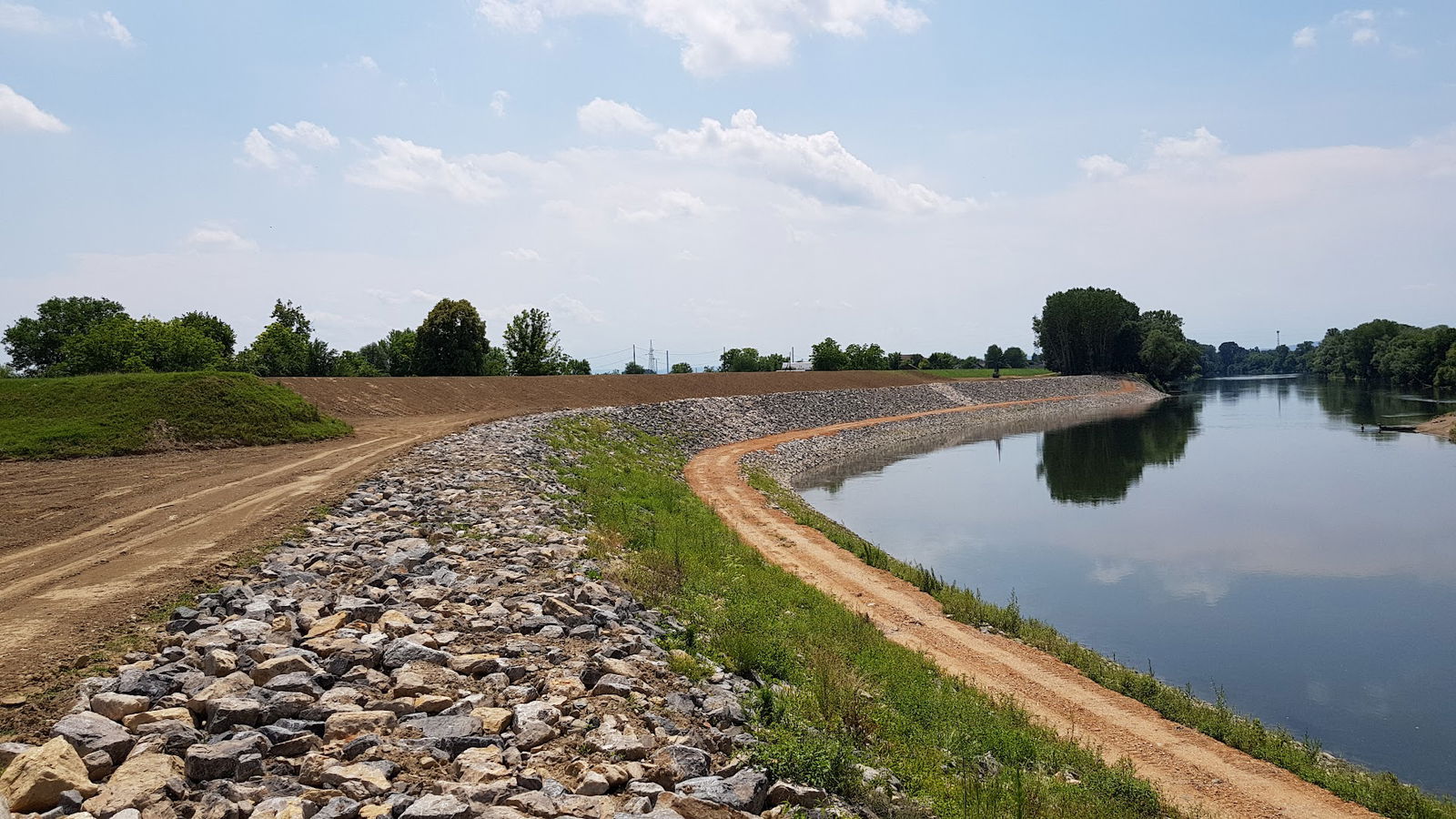 Obaloutvrda u mjestu Hrastelnica