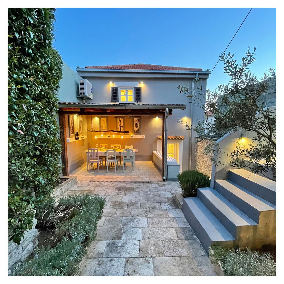 Inselhaus/ Island House in Jezera, Holiday home Murter, with yard, garden and parking for up to six person.