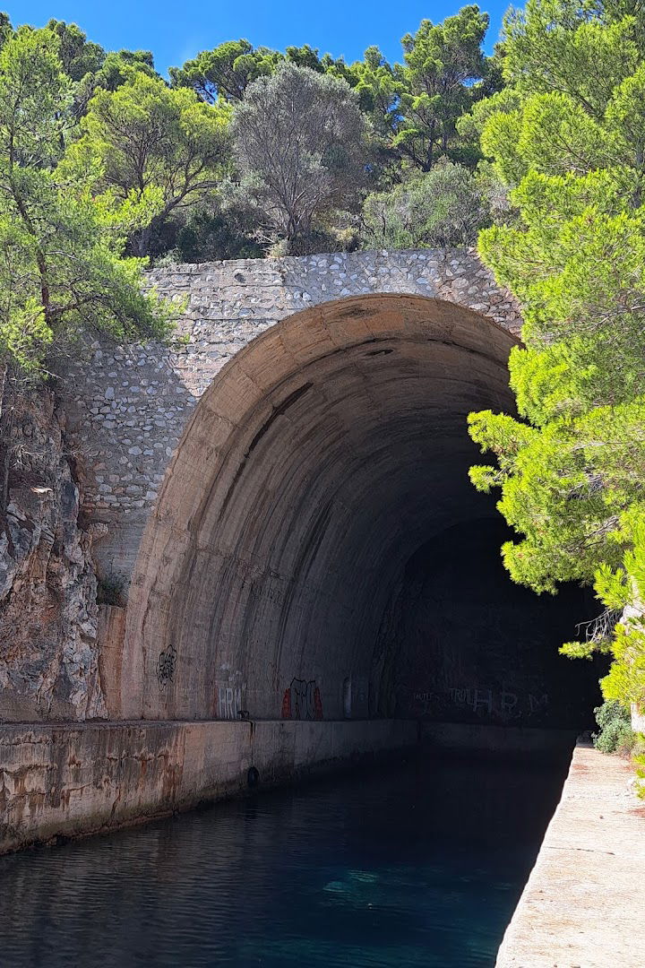 Underground Boat Shelter - Potkop Sito