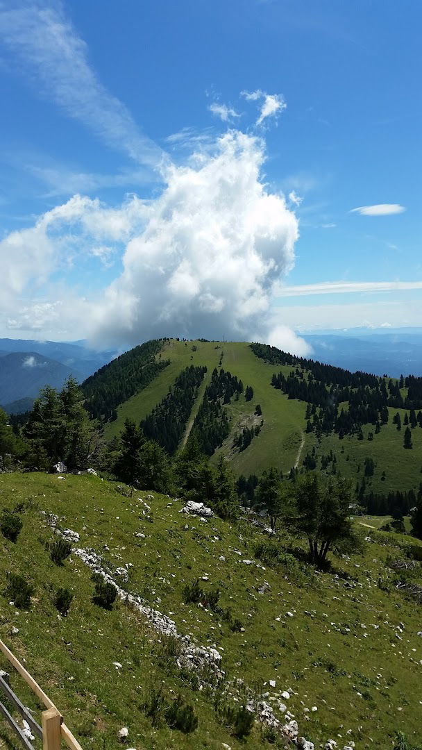 Župnija Trstenik