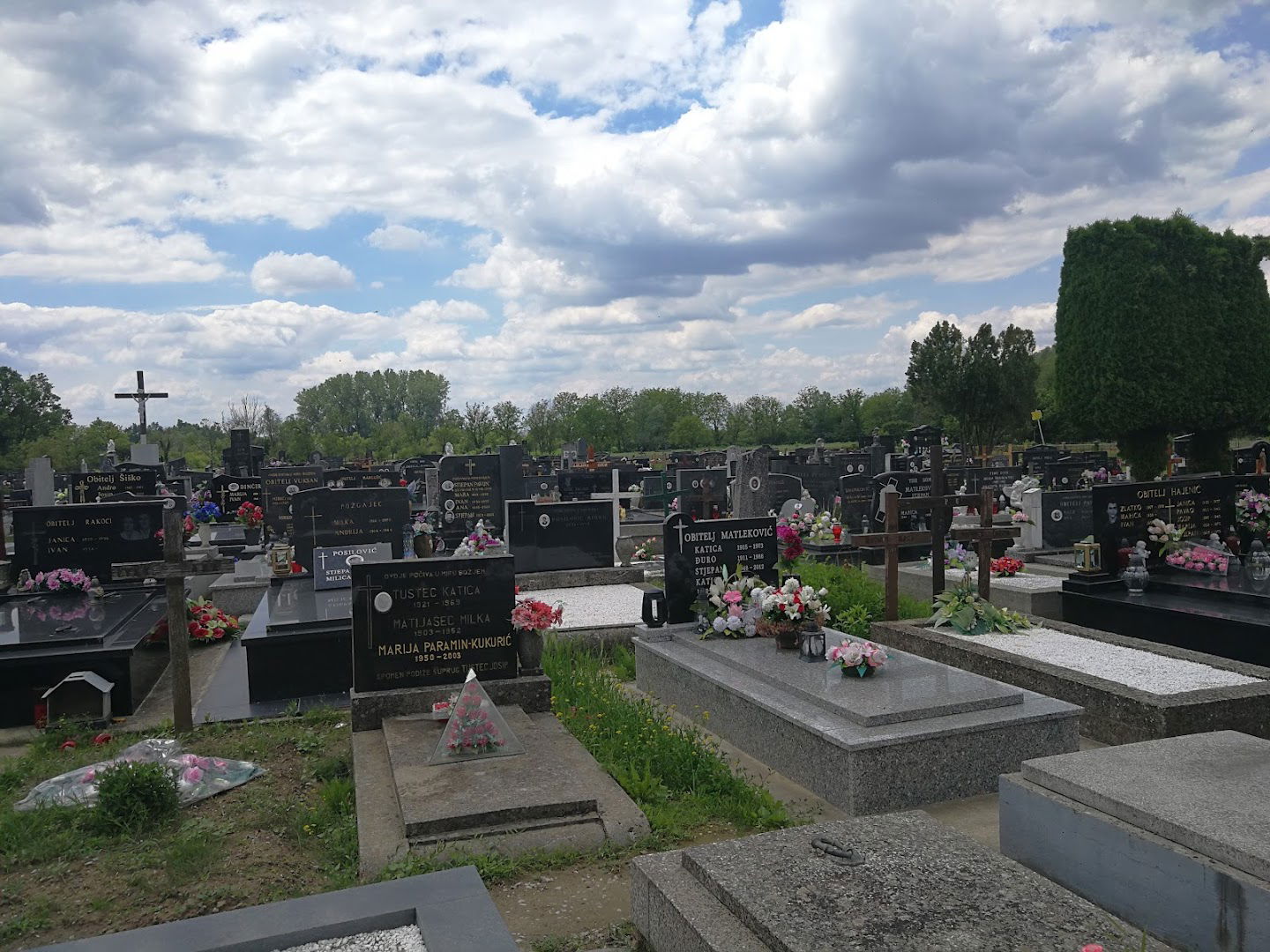 Desna Martinska Ves cemetery