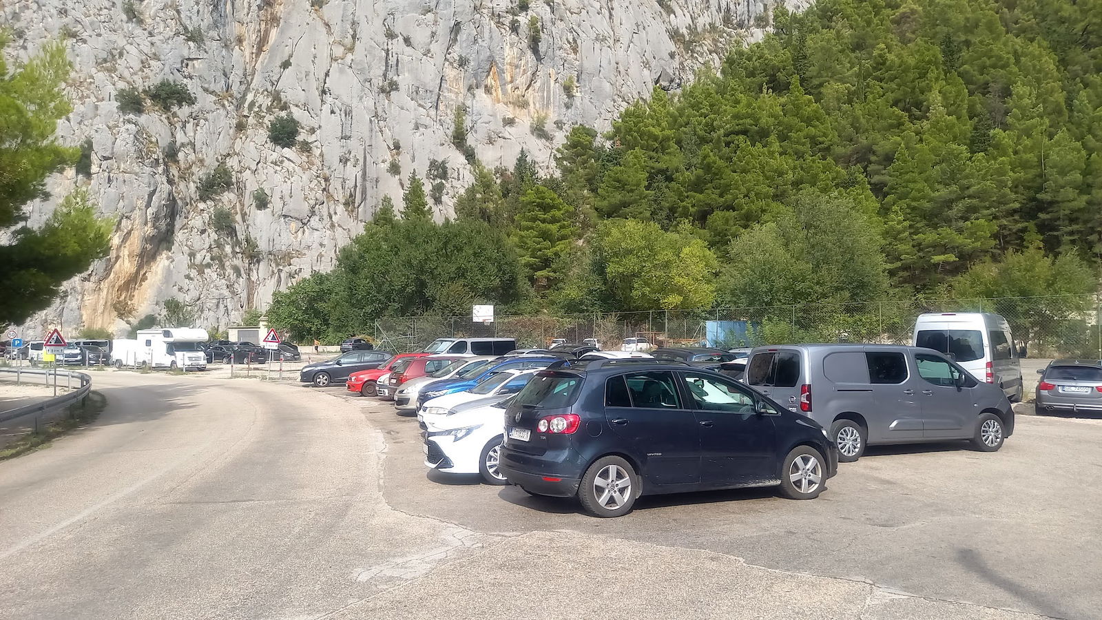 Omiš Tours Parking