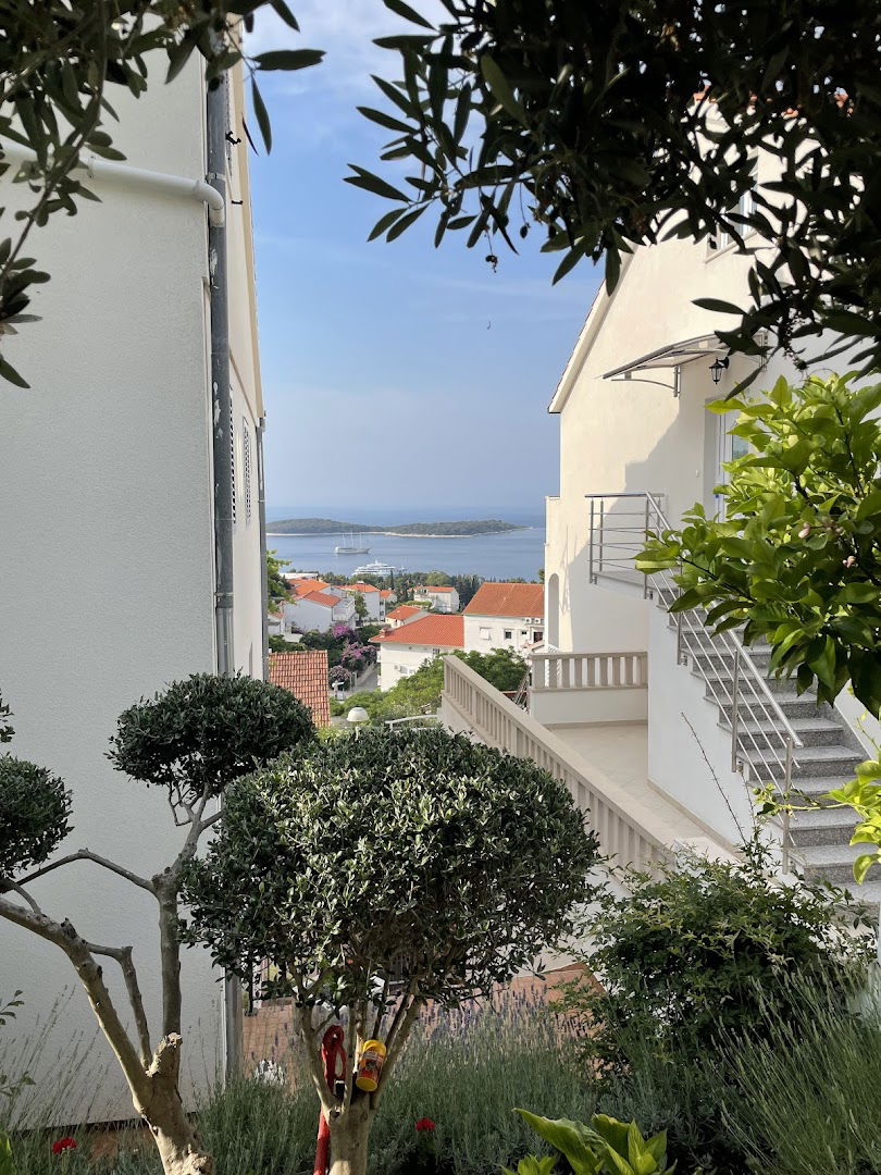 Apartments Tino, Hvar