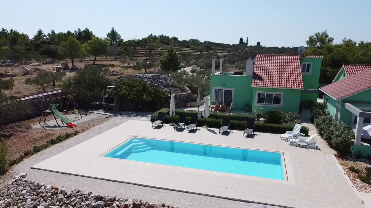 Villa Olive Harvest Sutivan