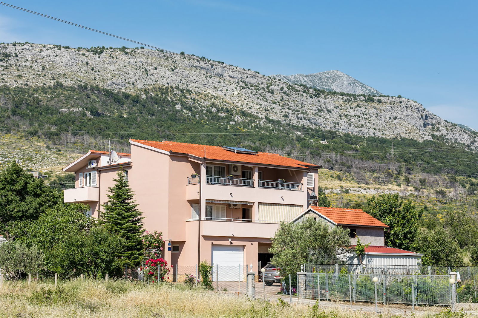 Lux Mar Apart. +PRIVATE swimming pool