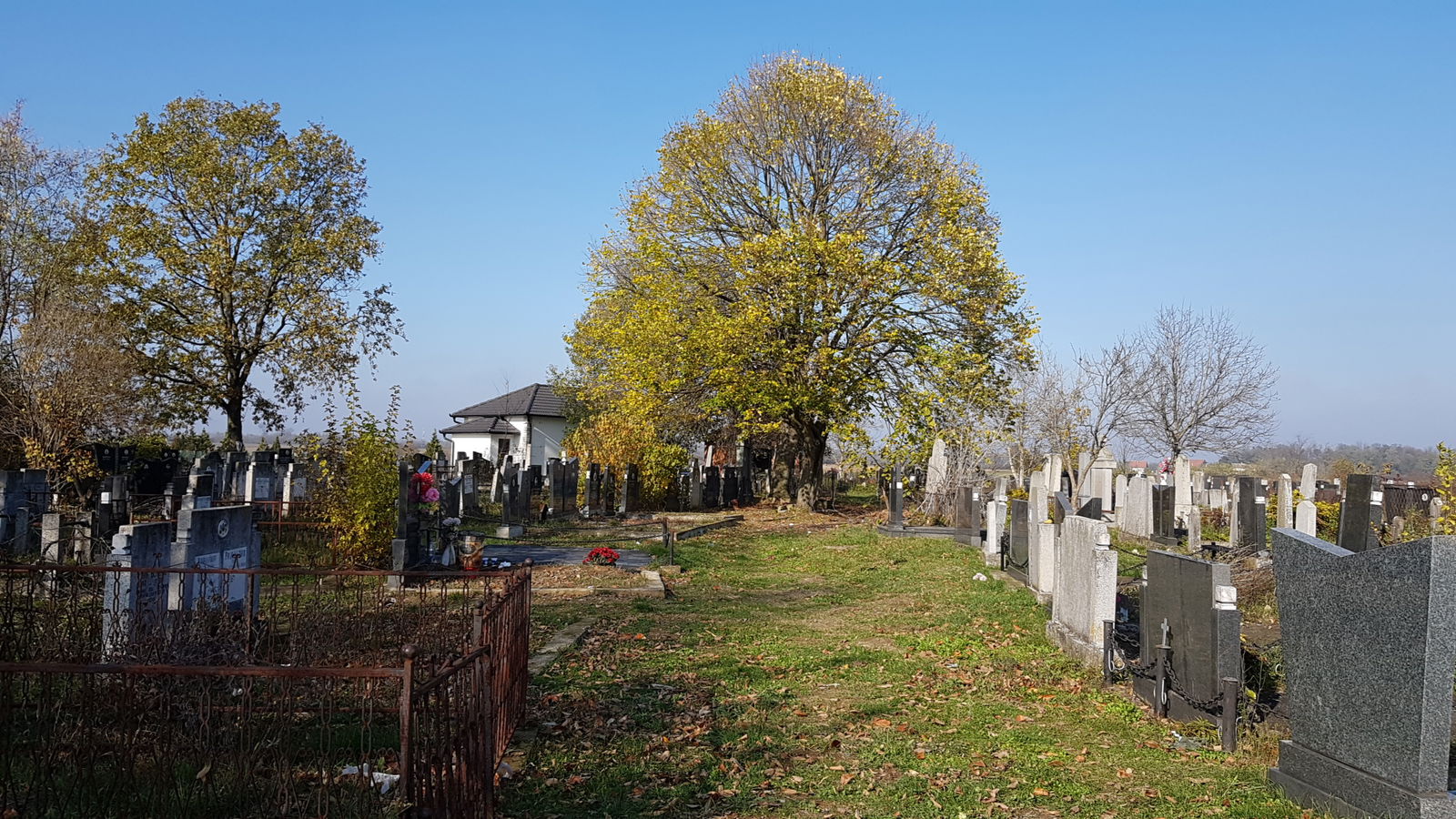 Groblje Crvena Jabuka