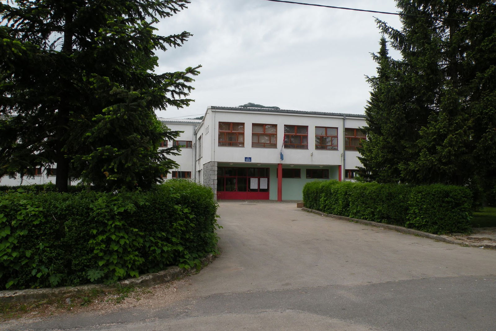 SREDNJA ŠKOLA GRAČAC