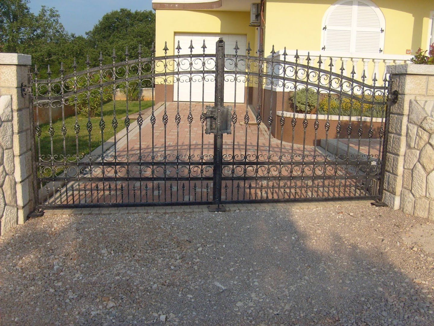 Art Bravarija Blisko