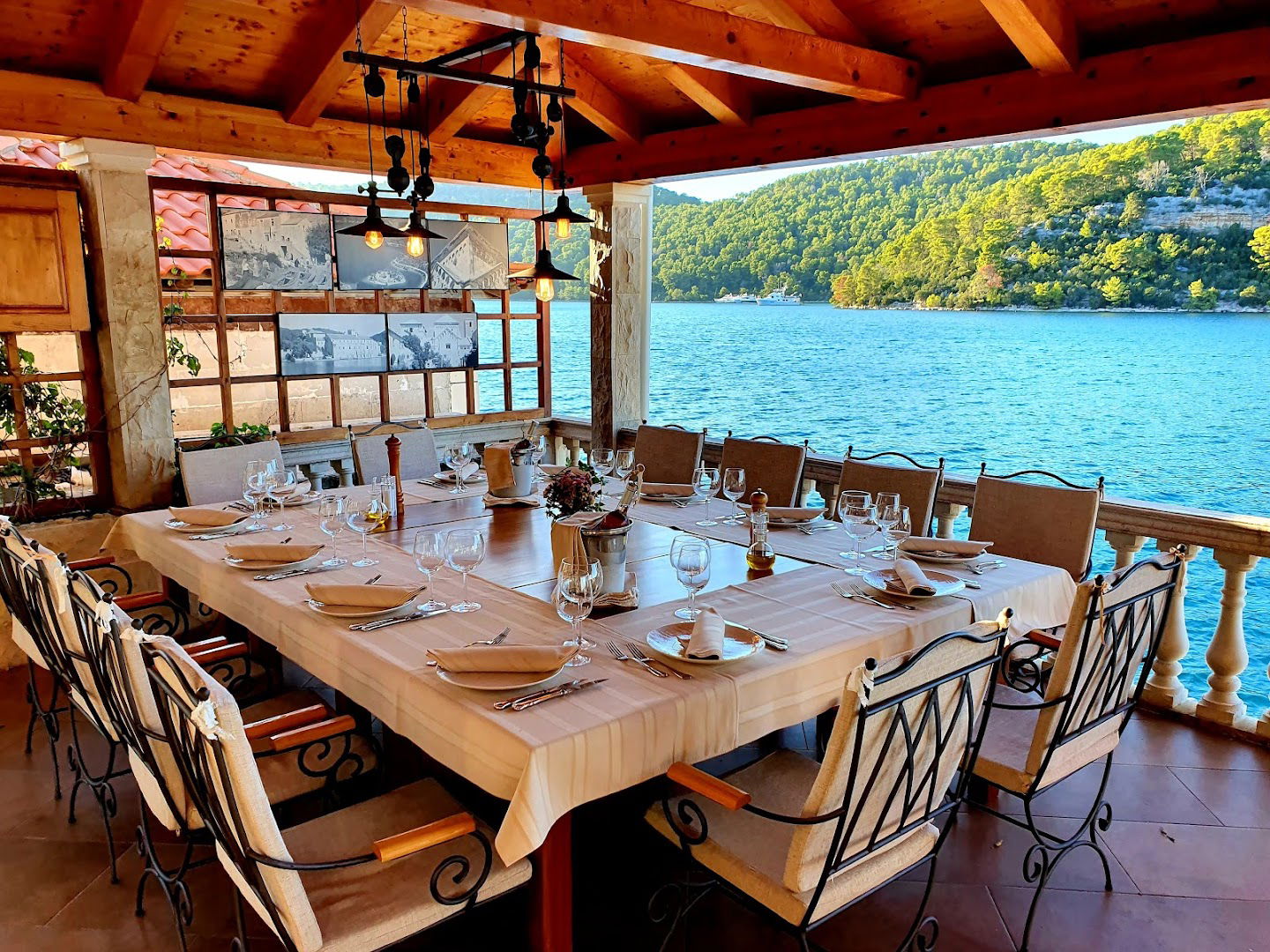 Bourbon Restoran | Catering | Yacht Club | Island Mljet | Private Accommodation