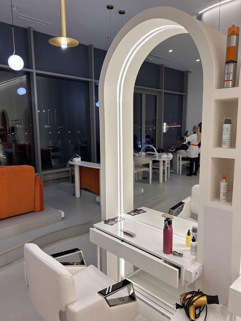 Royal SB Academy 2 Frizerski - kozmeticki salon TC Galerija