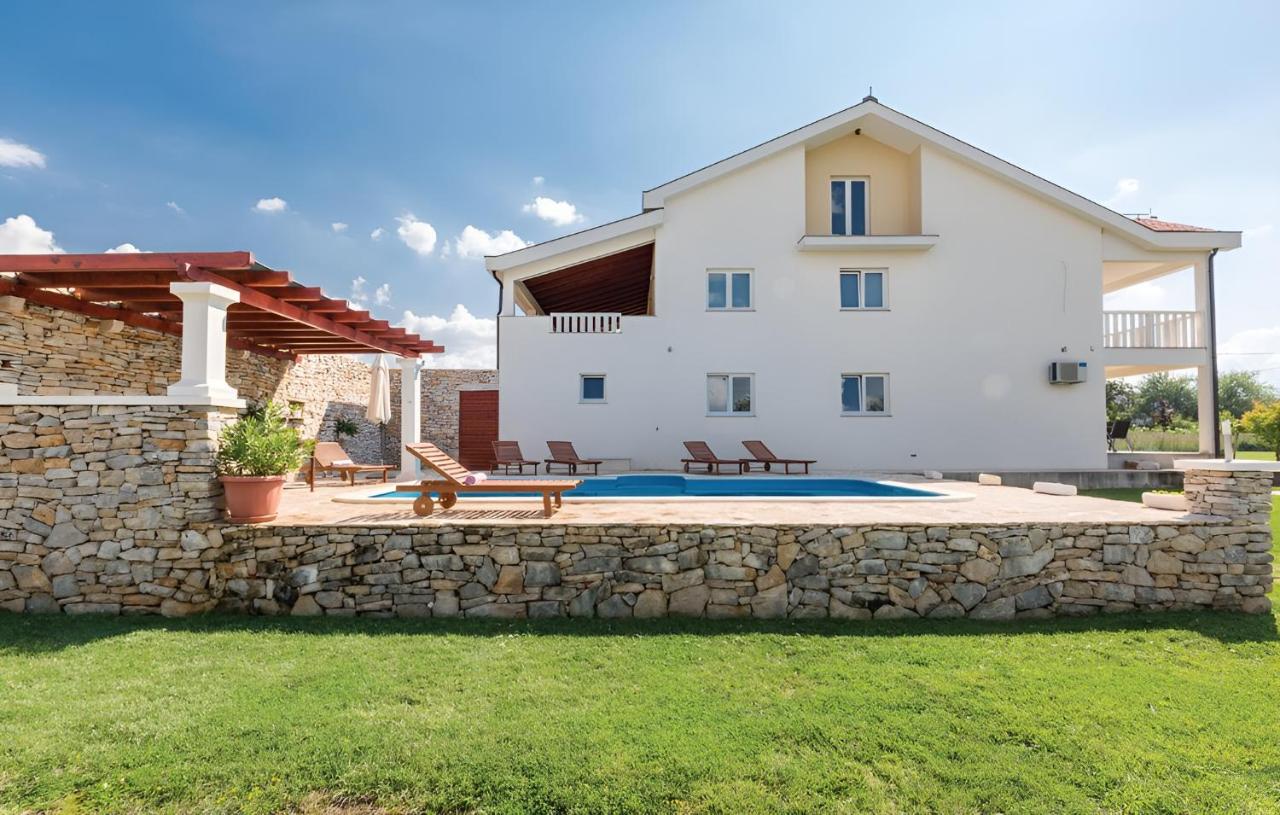 Villa Ivy with pool sauna and jacuzzi