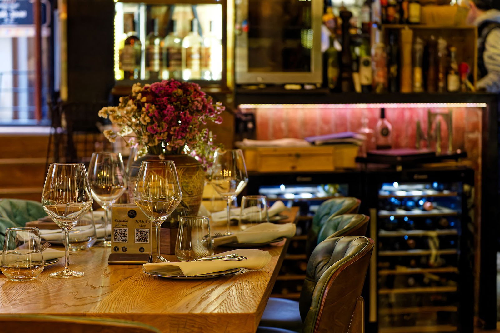 MAMA's bistro, wine & spirit shop