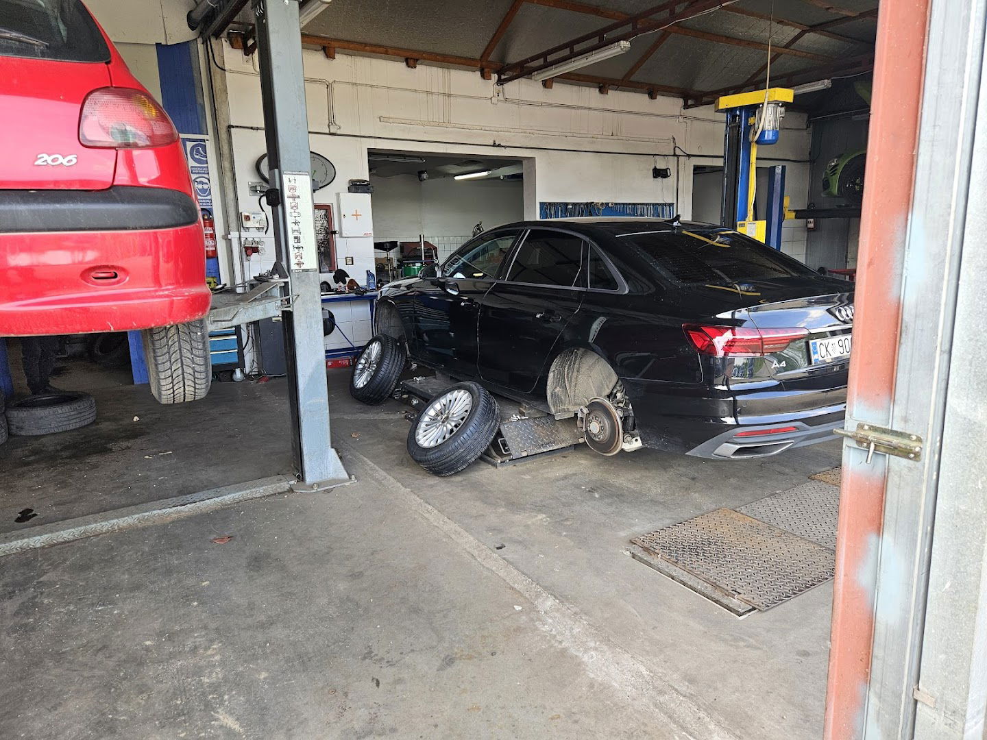 AUTO-POLJO SERVIS, IVAN MATJAČIĆ