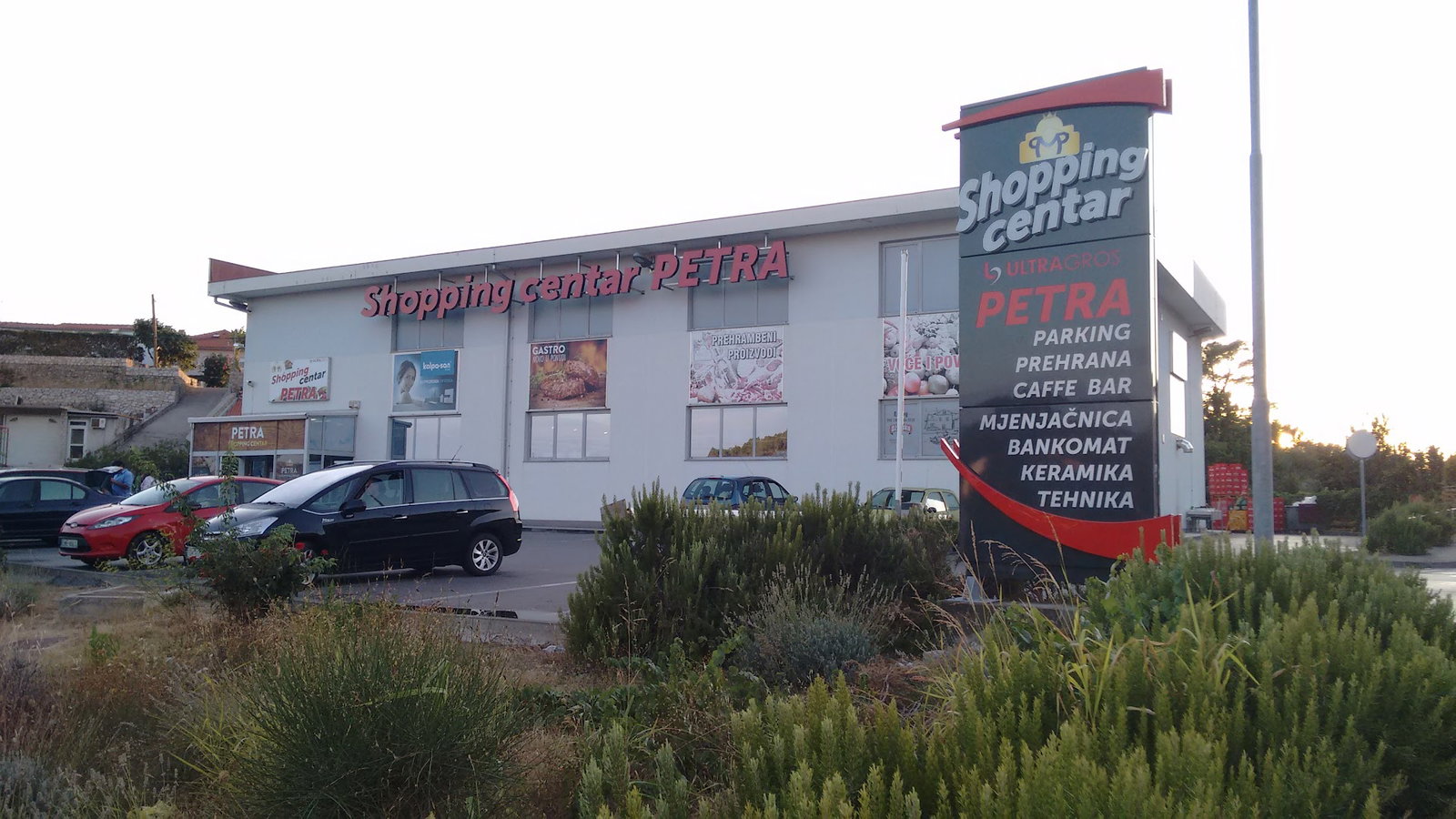 Shopping center Petra