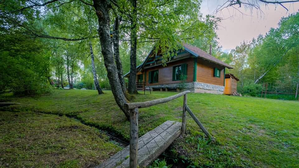 Robinzonski smještaj Lazac Lokvarski Lokve