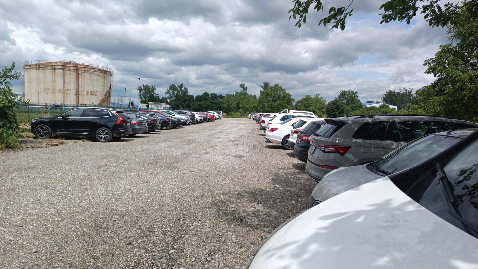 Parking by airport Zagreb - Željka