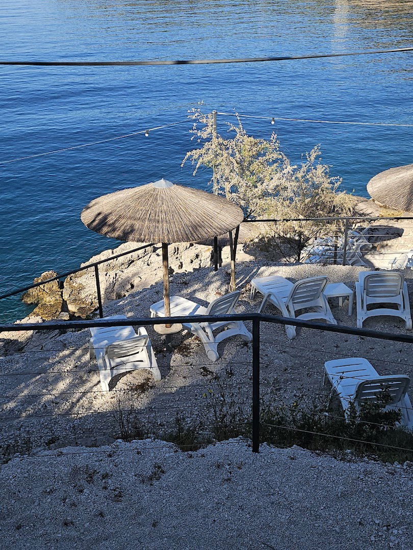 Milna Beach Apartments