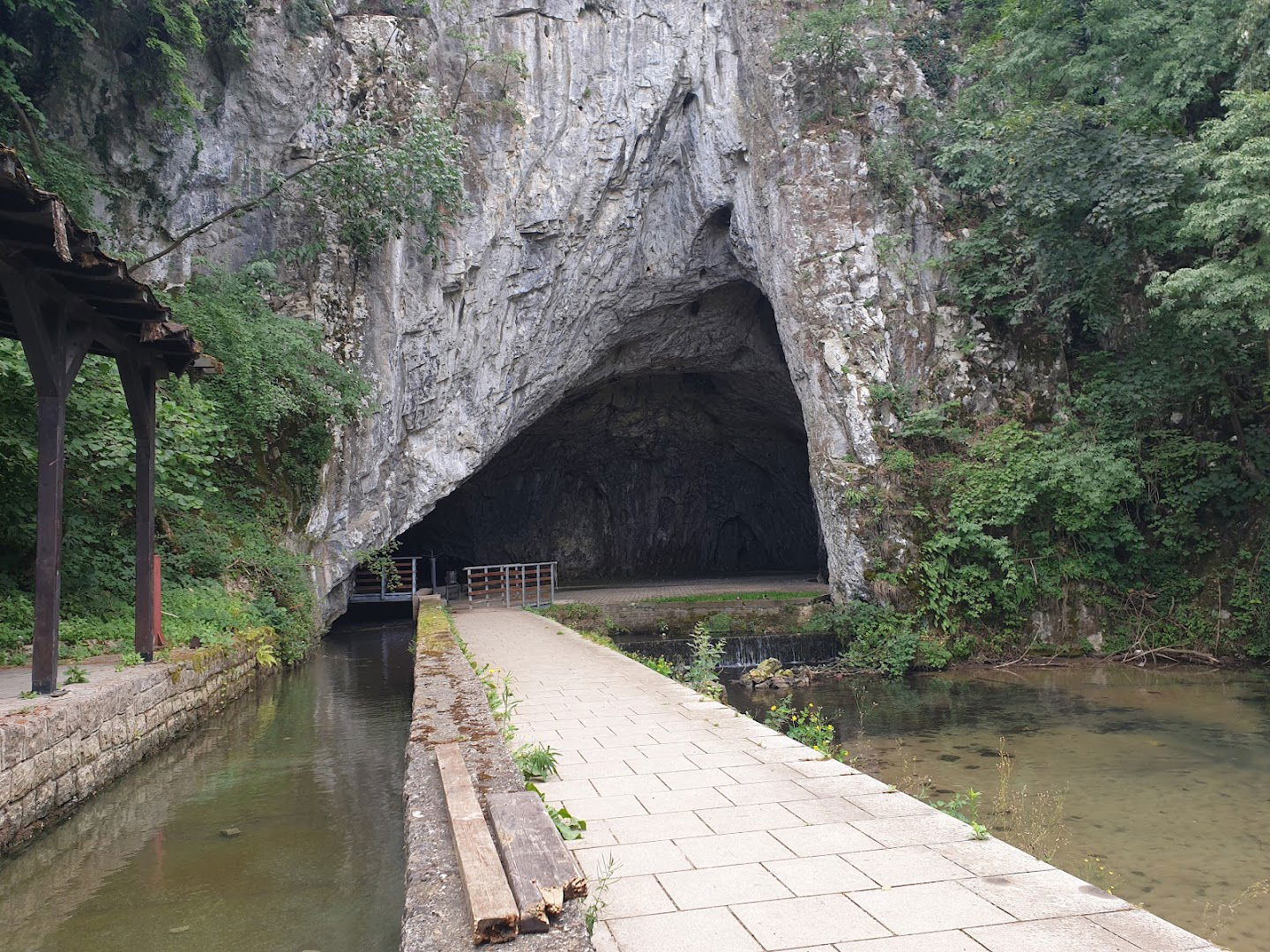 Petnica Cave