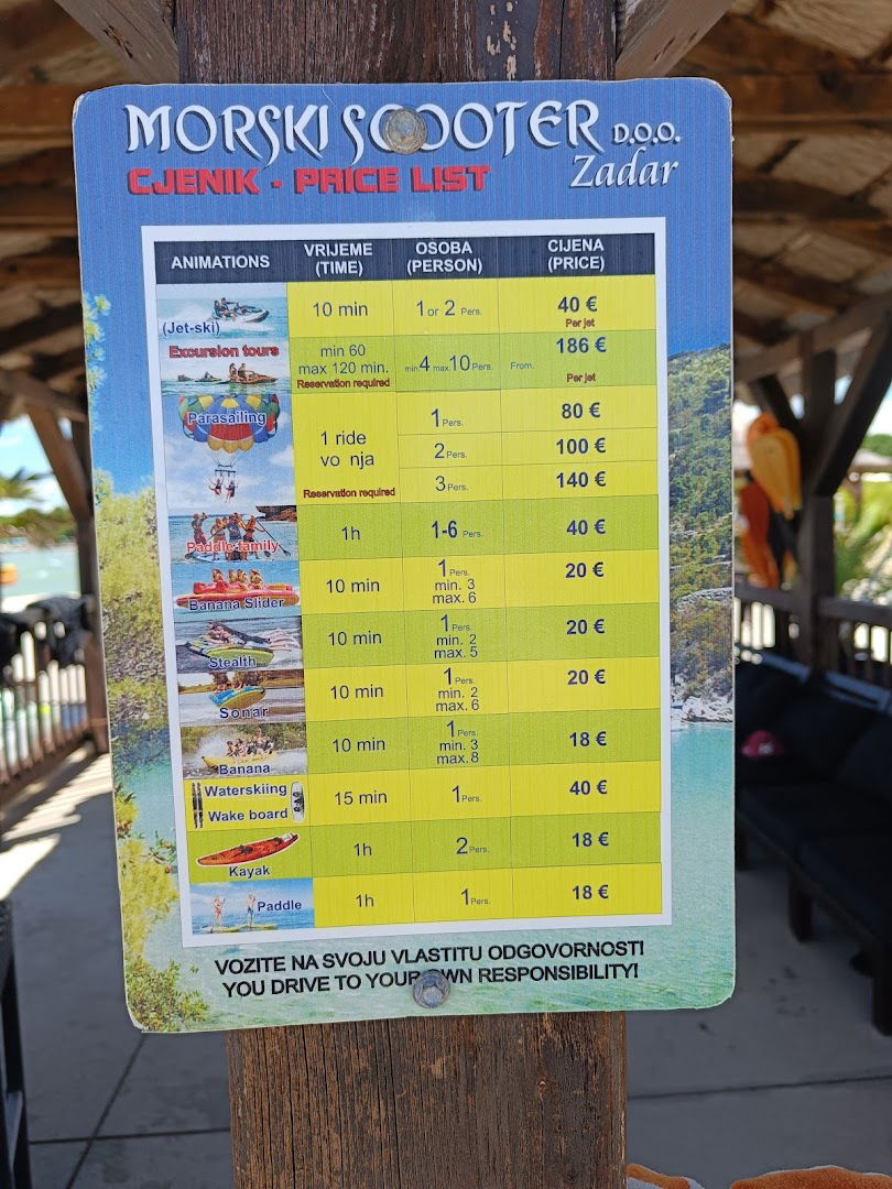 Půjčovna vodních atrakcí - skútr atd.