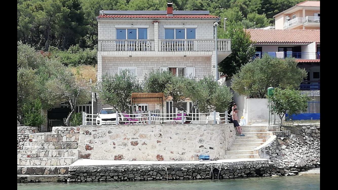 Apartmani Ena i Lora