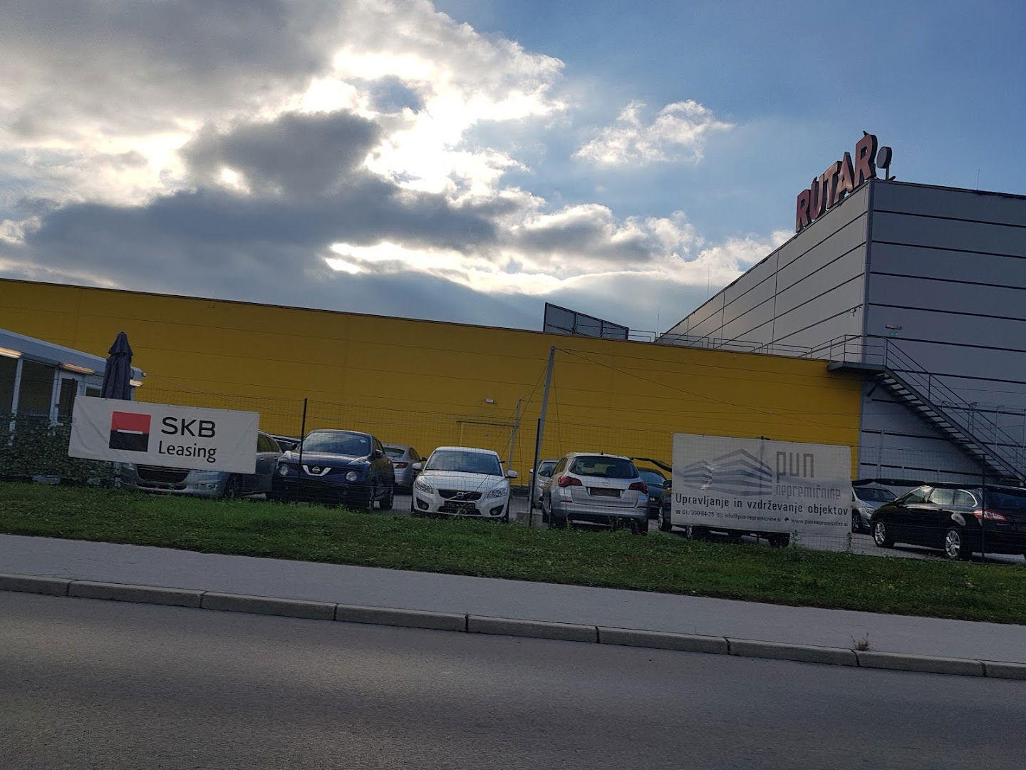 Prodaja vozil Avtocenter Črnivec in Torkar