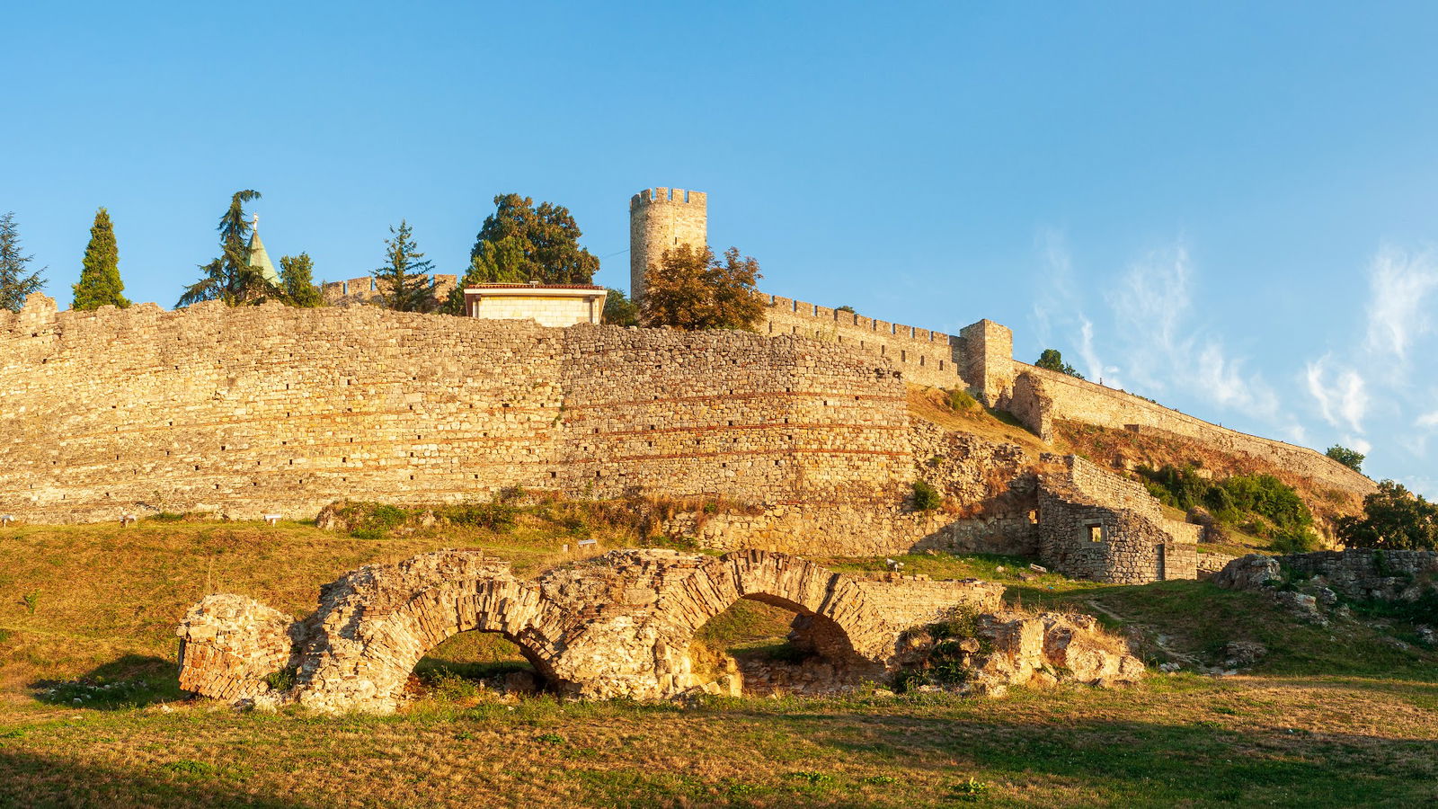 The complex of the east gate of the lower town