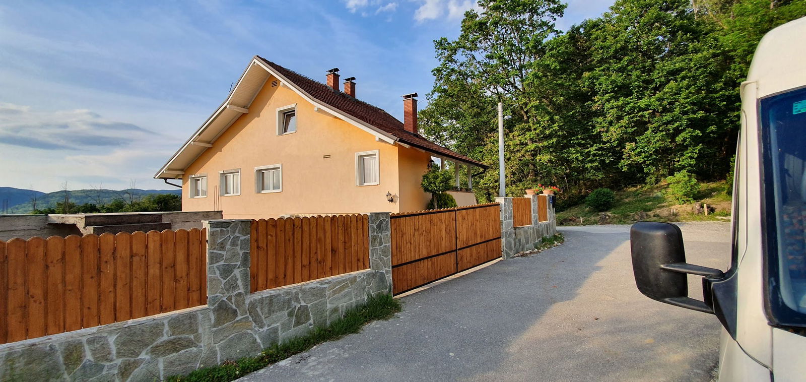 Sunrise Hill Apartman