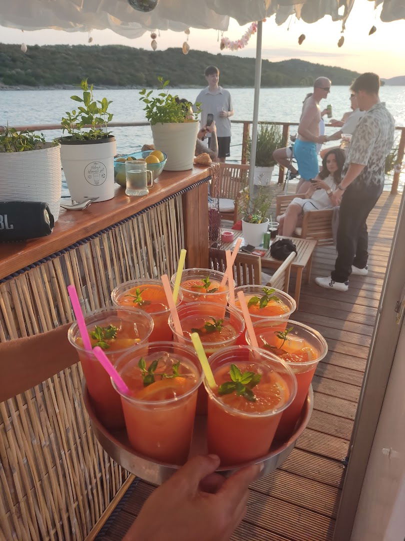 TERCA COCKTAIL BOAT cocktail bar