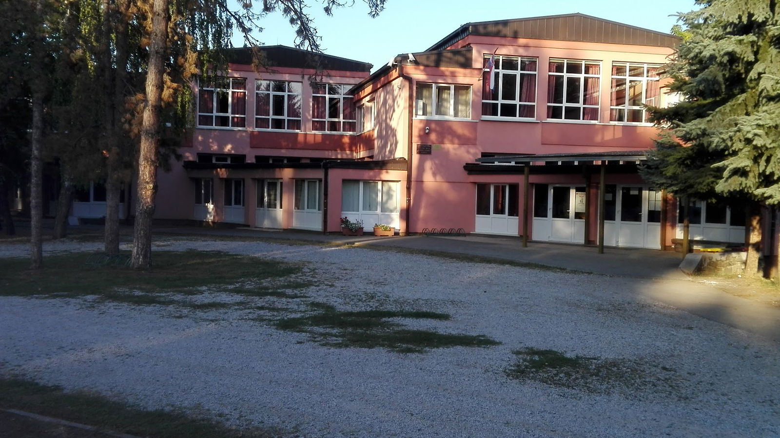 Elementary school "Dobriše Cesarića"