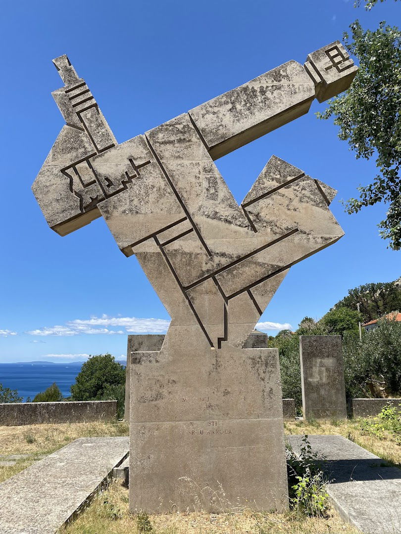 Monument to fallen fighters