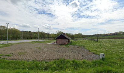 Sjenica u naselju pokraj igrališta