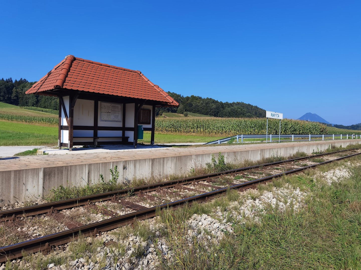 Železniško postajališče Rjavica