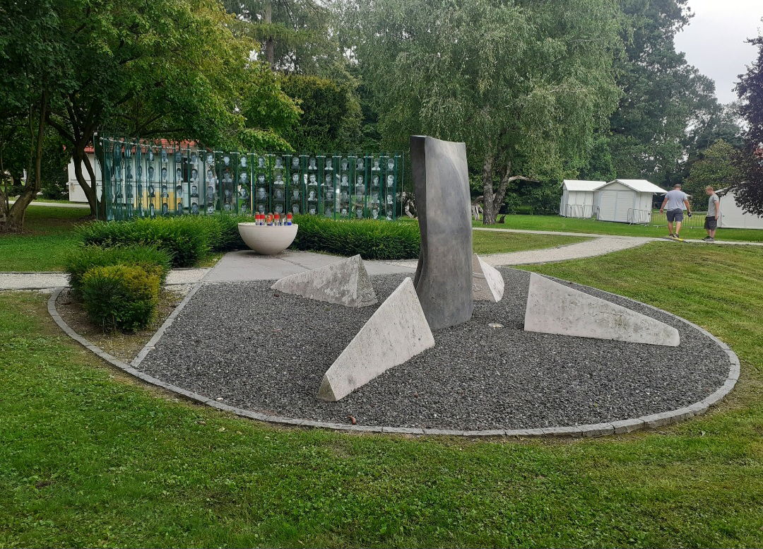 Spomenik hrvatskim braniteljima