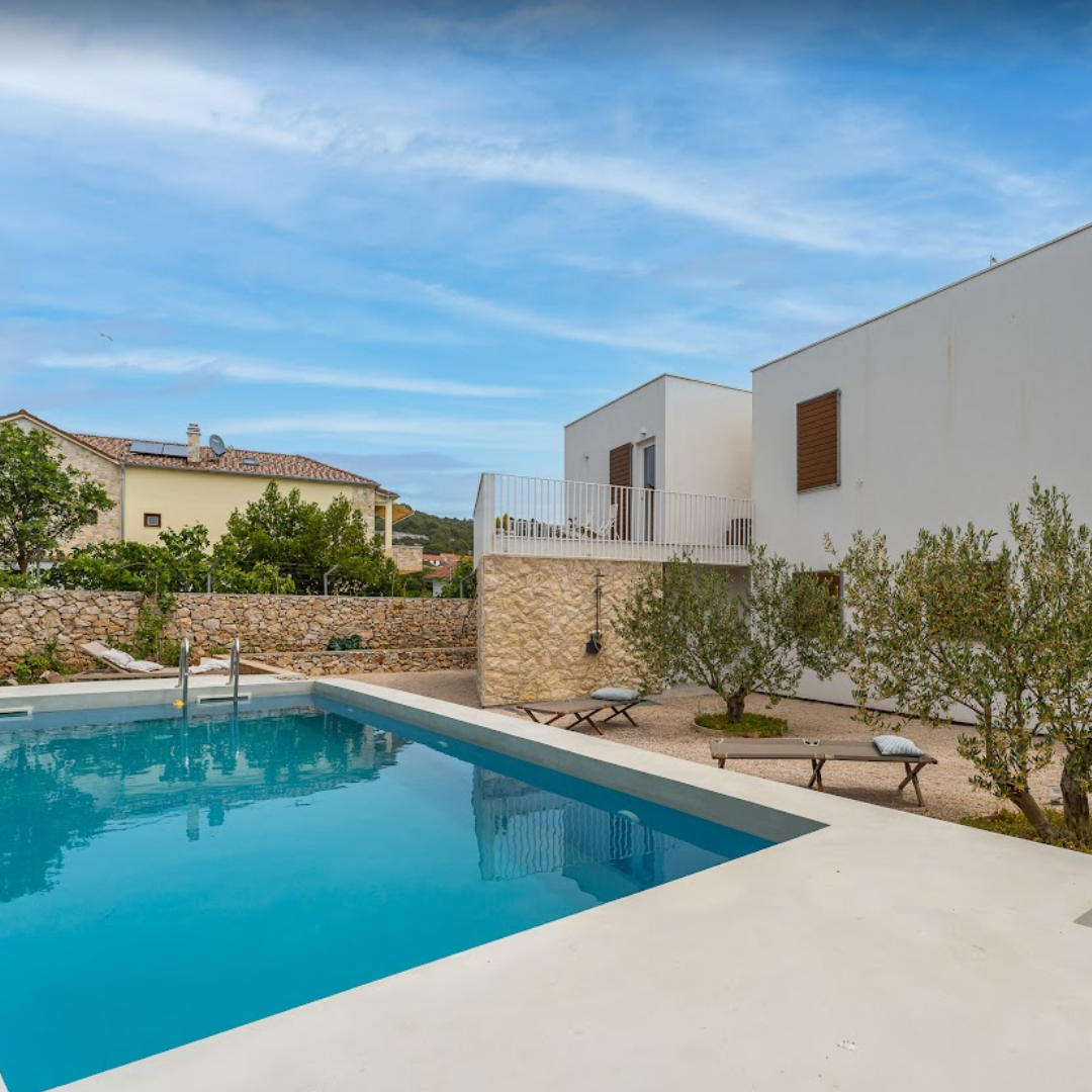 BreakingTheWaves Arthouse