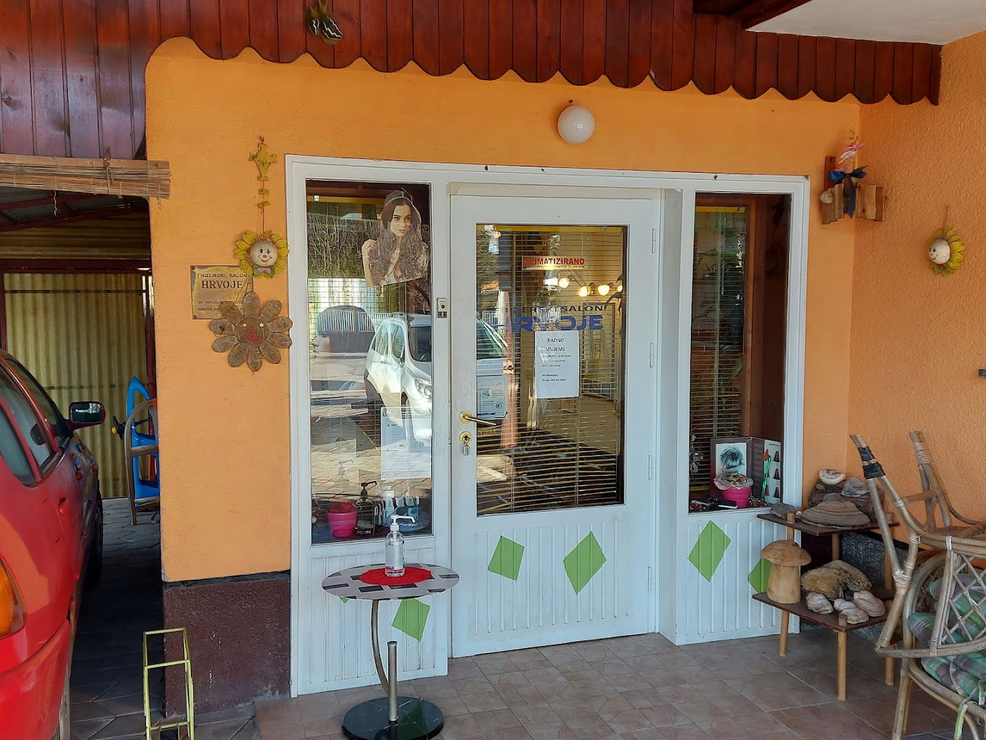 FRIZERSKI SALON HRVOJE - VLASNIK HRVOJE NOVOSEL