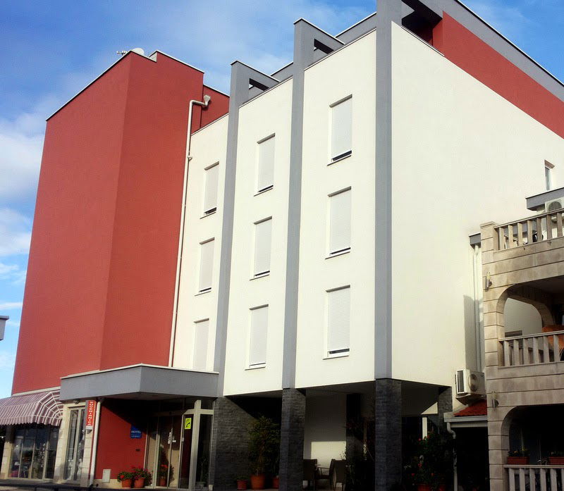 Hotel Dina