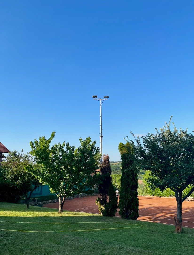 Tennis Court Jelesin