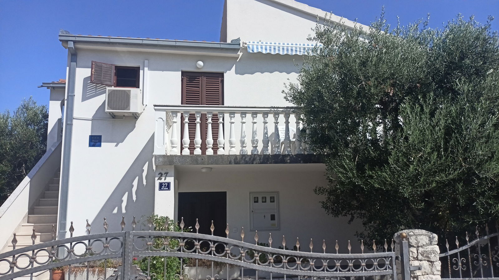 Apartments Put Garbine