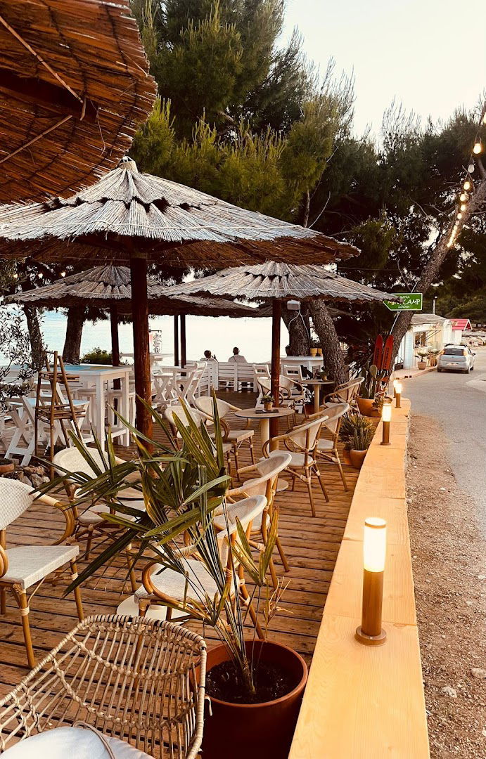 Kontiki Beach bar & Food