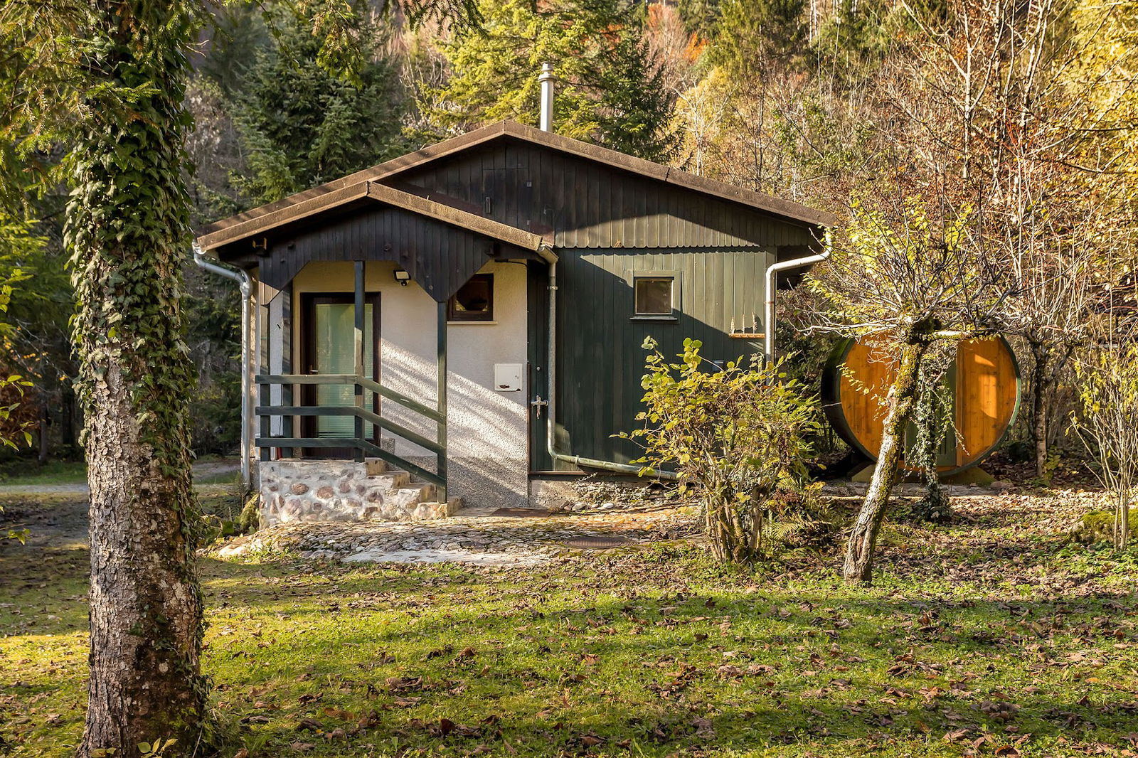 Cabin by the river Polhov Gradec